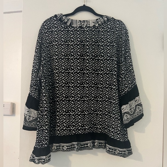 Black and White flowy Sleeve boho Tunic size 1X (SKU D-307) - Picture 5 of 7